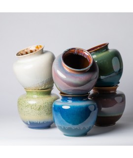 Keramická váza s barevnou glazurou